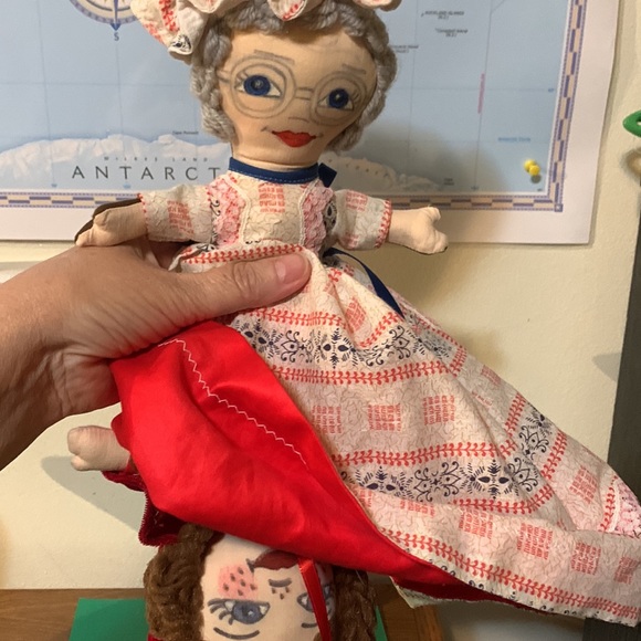 For the storyteller in you, Little Red Riding Hood, Grandma reversible doll* - Picture 5 of 8